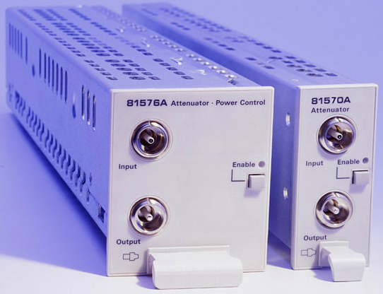 81570A 配備直角接口的 81570A 可變光衰減器模塊 81570A 配備直角接口的 81570A 可變光衰減器模塊